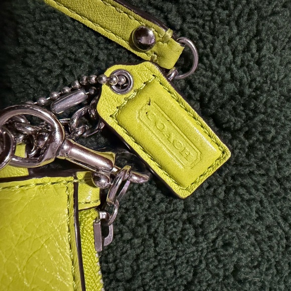 Coach Lime 🍋‍🟩 Leather Wristlet - Picture 6 of 8